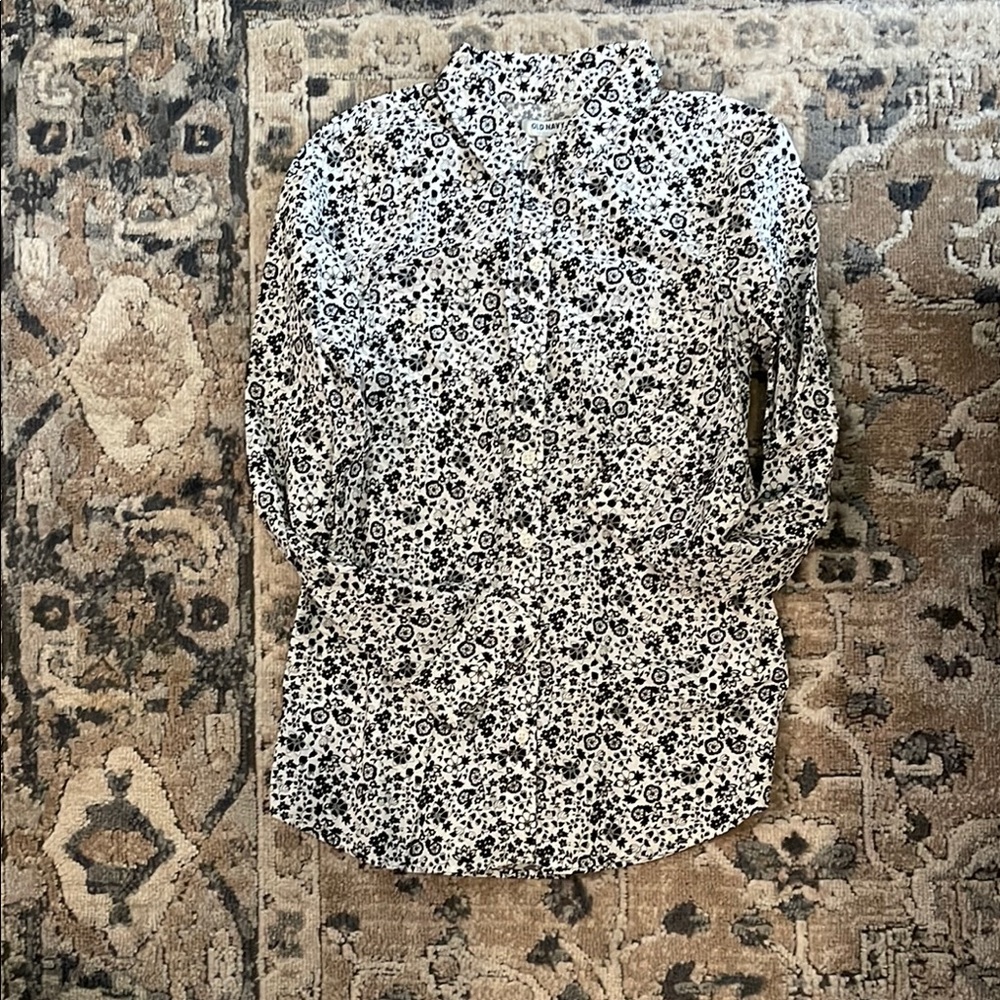 Old Navy Black and White Button Down Shirt